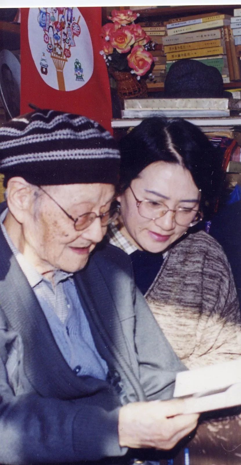 并担任钟敬文先生的学术助手