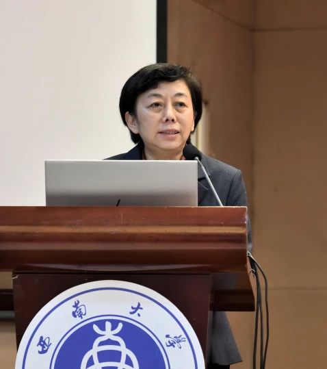 孟蓬生教授主持开幕式